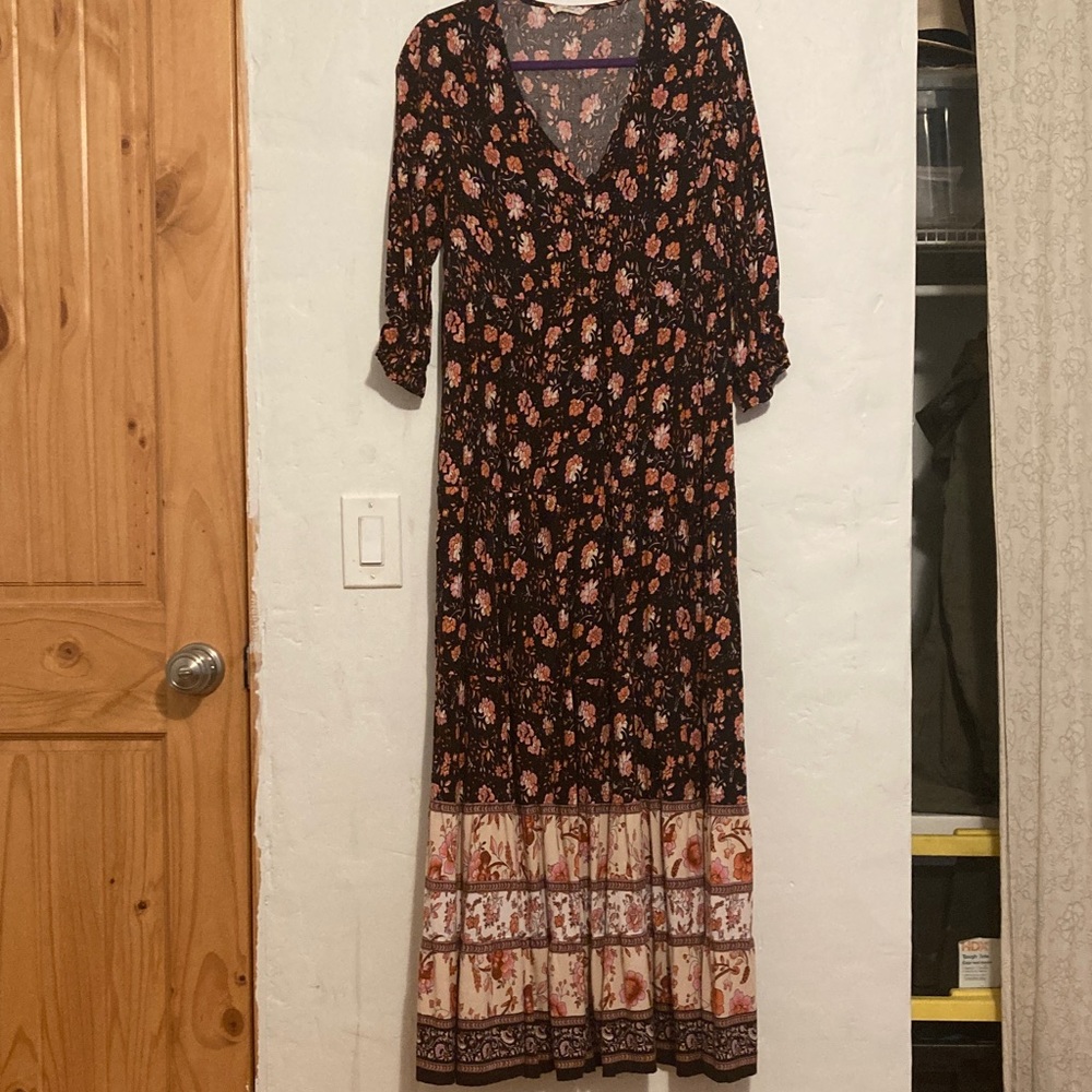 NATURAL LIFE Floral V-Neck dress in Black and Orange - Picture 3 of 3